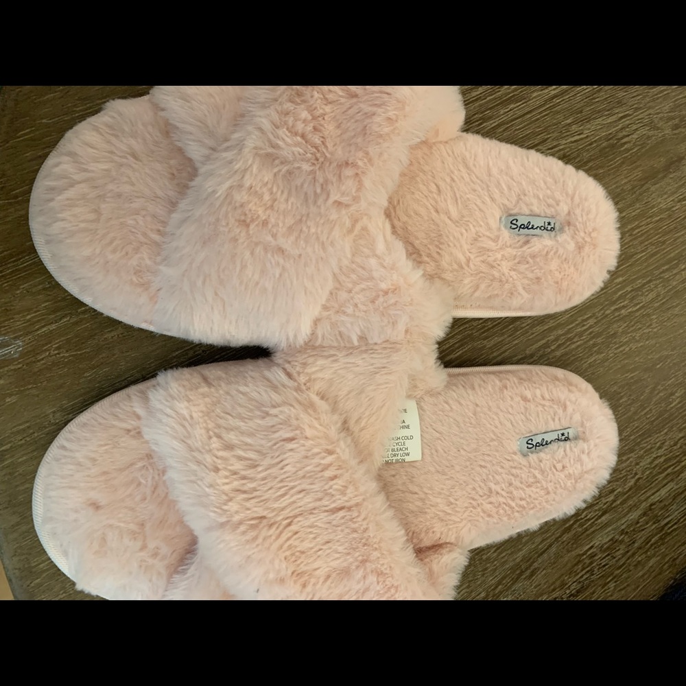 Splendid Pink Fuzzy Slippers
